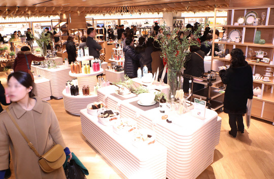 리뉴얼을 시작한 롯데백화점 본점 리빙관 <롯데백화점 제공>